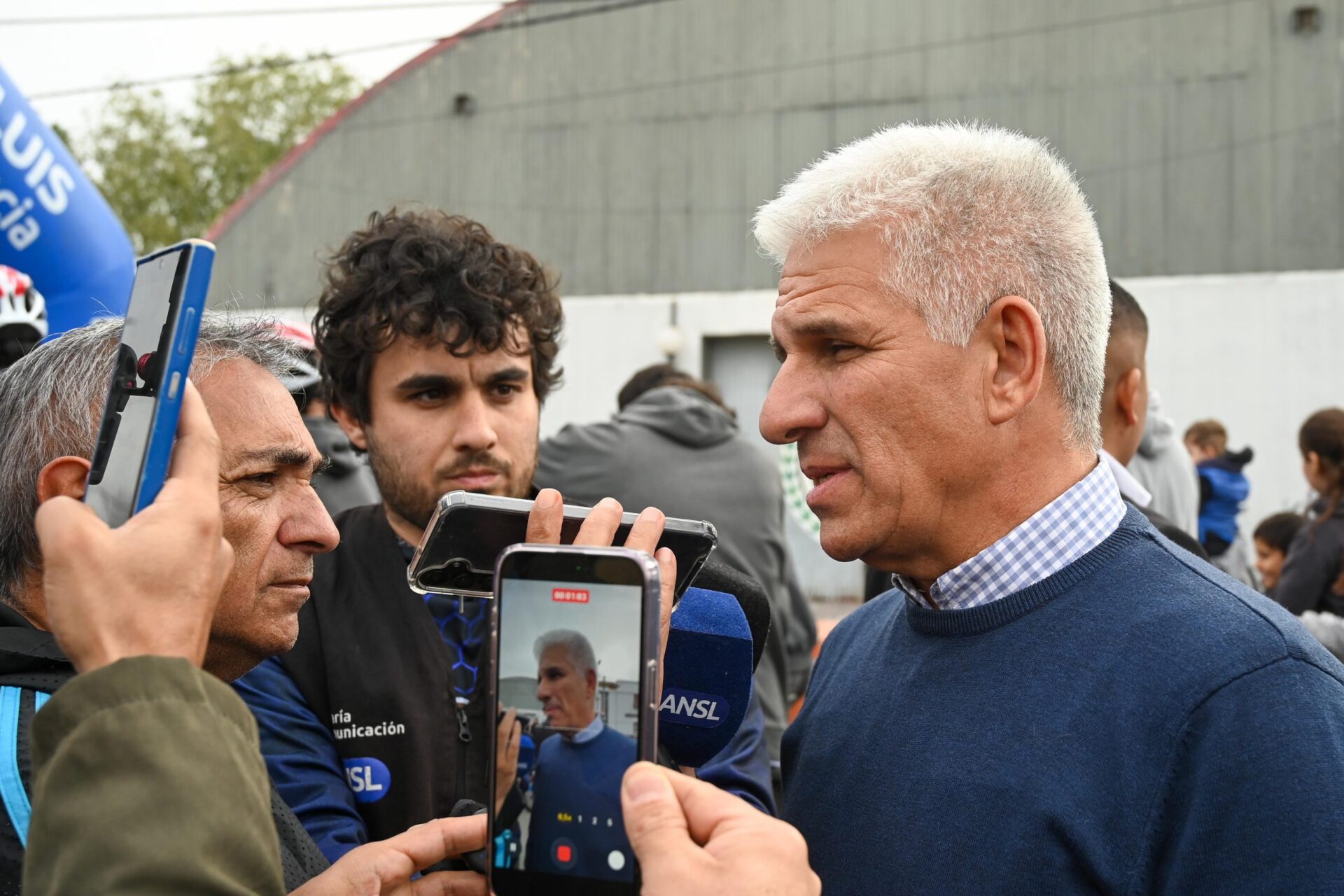 Gobernador Claudio Poggi durante la gira institucional en Naschel