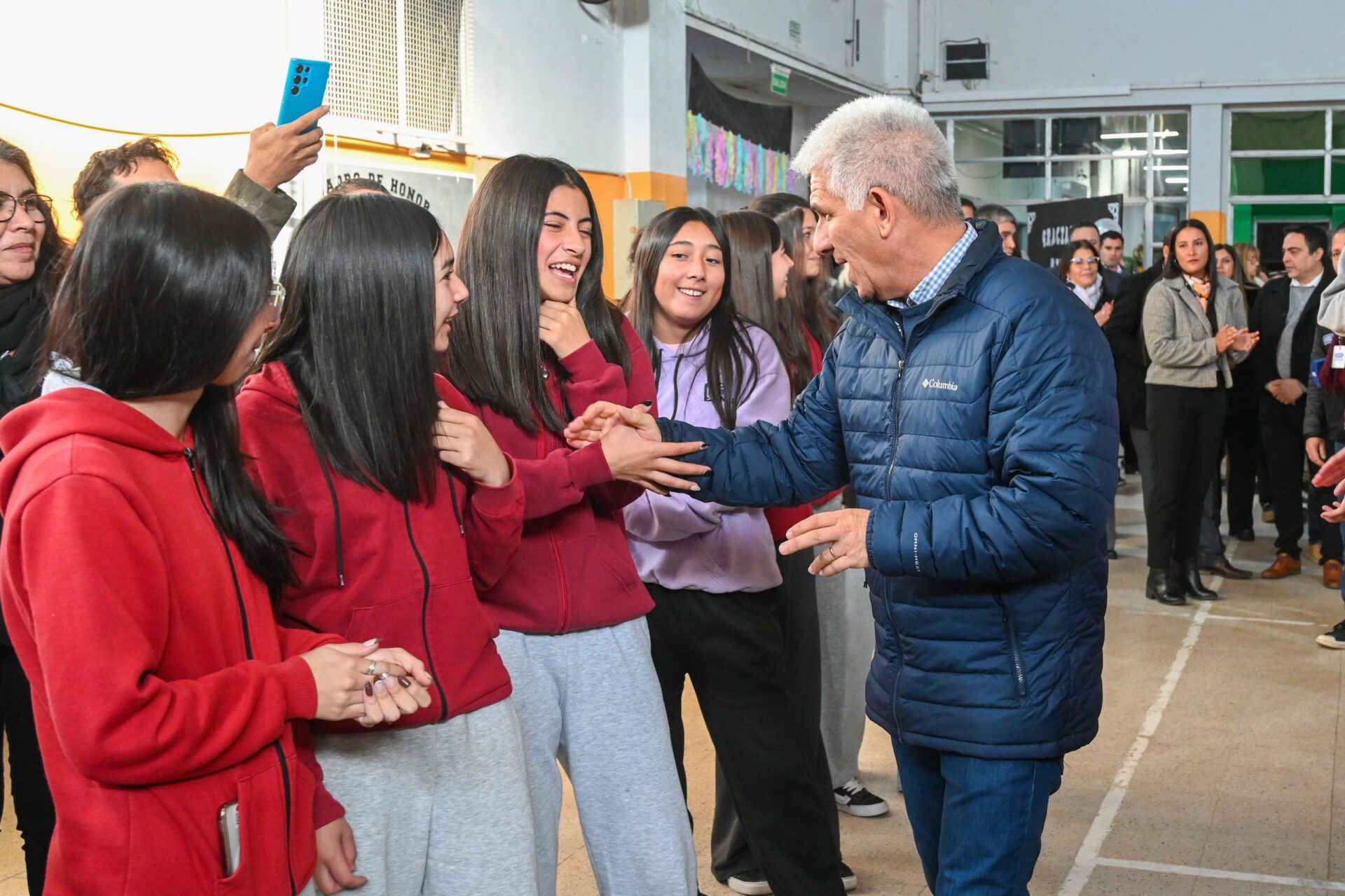 Claudio Poggi durante su visita a la Escuela Técnica N°28 de La Toma