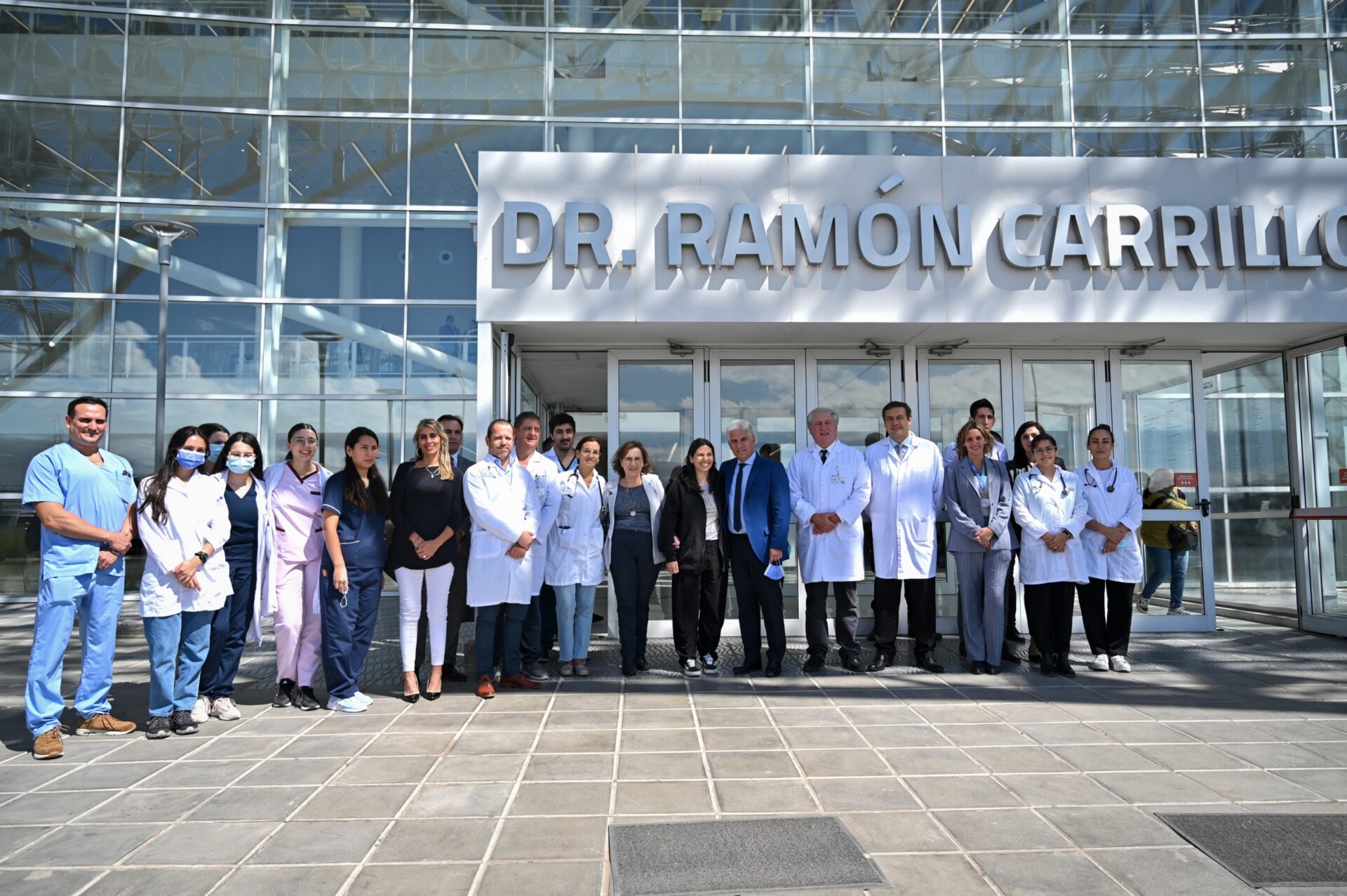 Equipo médico realizando un trasplante en el Hospital Carrillo de San Luis
